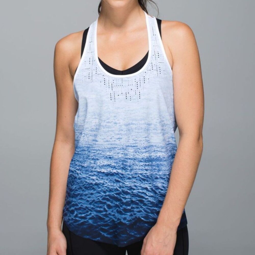Lululemon Water Bound Singlet Tank, Sz 2, Fits large, Ombre Wave Navy/White